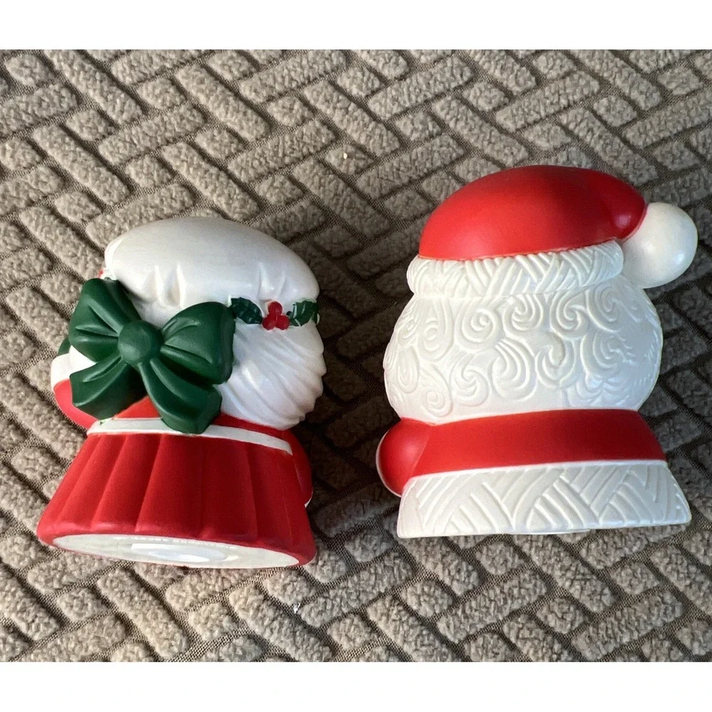 1970's Christmas Hallmark Cards Santa Claus and Mrs. Claus Salt & Pepper Shakers